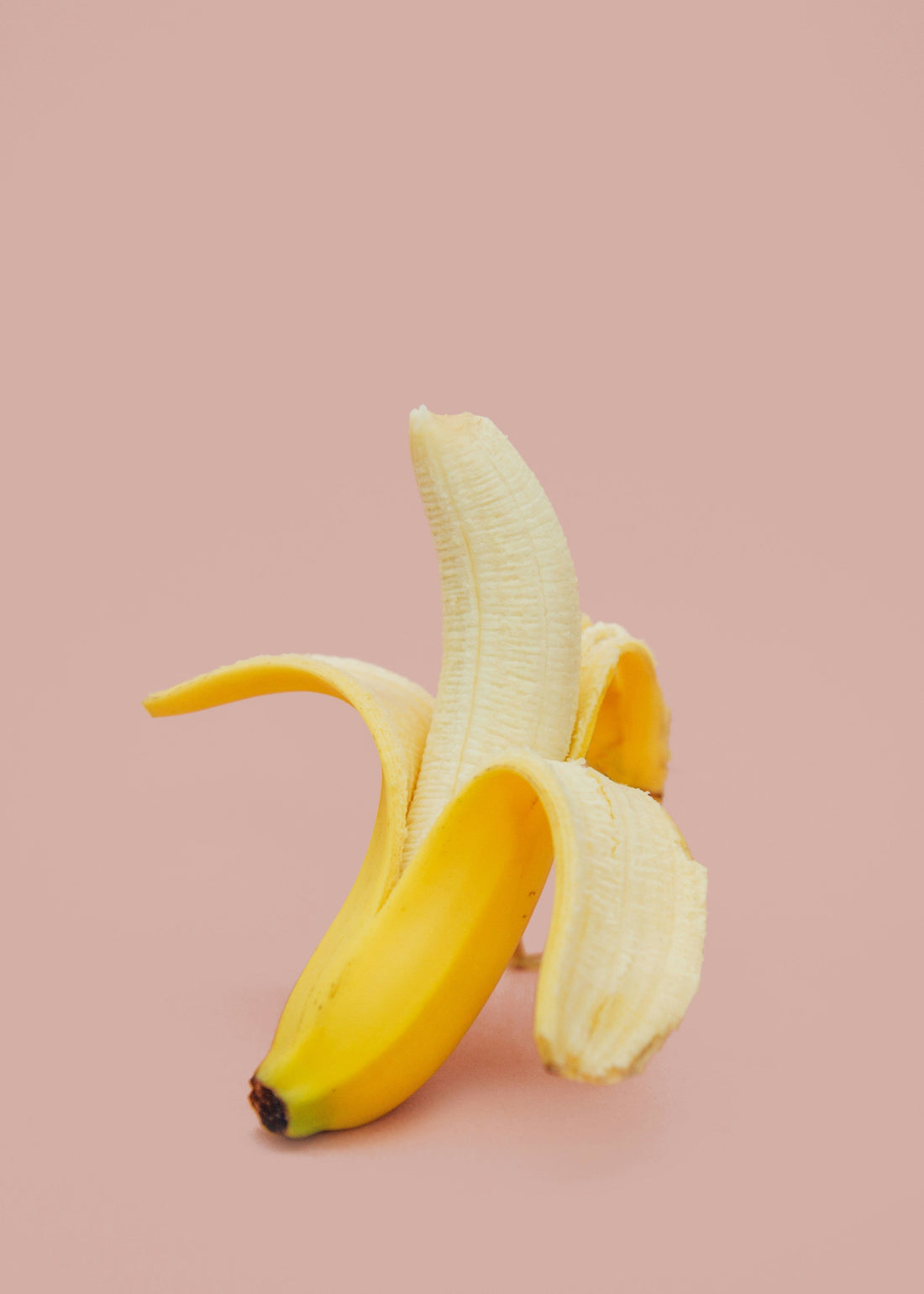 6 Aliments Bio pour survivre à la tempête hormonale… avec le sourire 🌸 SPM